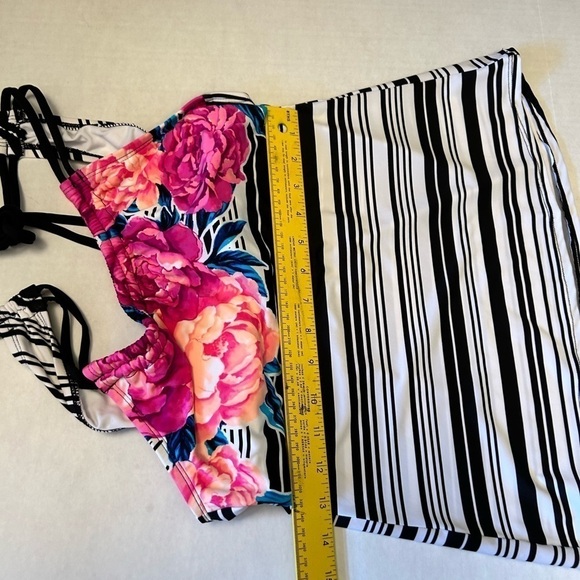 Jantzen tankini swim suit top with scoop neck & H back straps. Sz 6. M18 - Picture 10 of 10